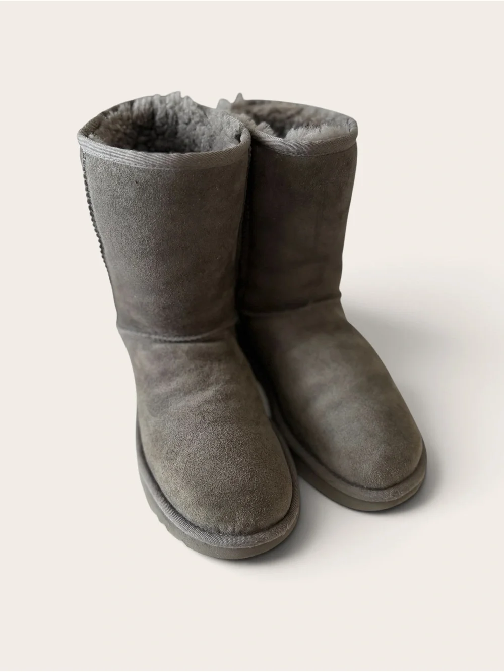 UGG Classic Short Suede Winter Boots in Gray